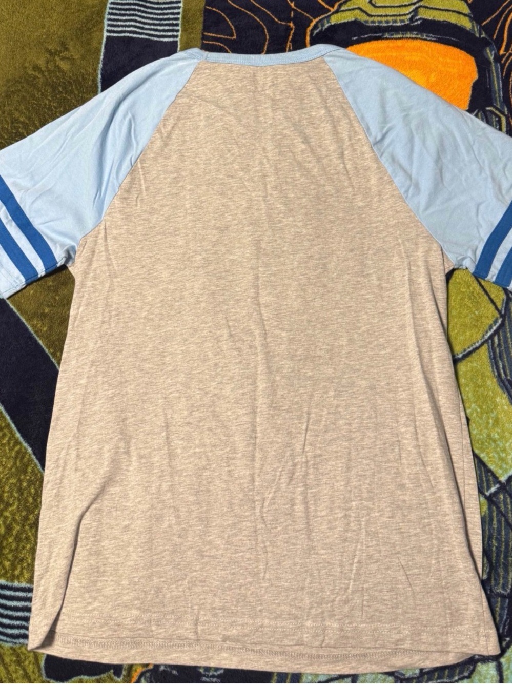 Stranger Things Pak-Kat Raglan - Picture 2 of 3